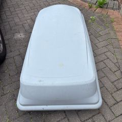 Car roof box