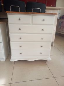 chest of drawers