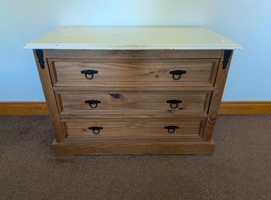 Wooden chest of drawers