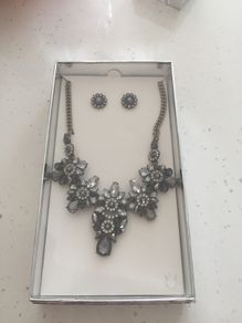 Boxed Necklace & Earrings Set   New