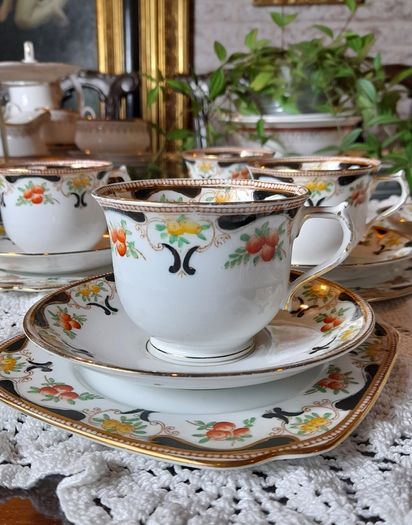 Bone china "Bell" trio