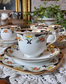 Bone china "Bell" trio