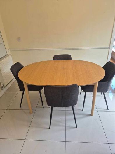 Table & 6 Chairs