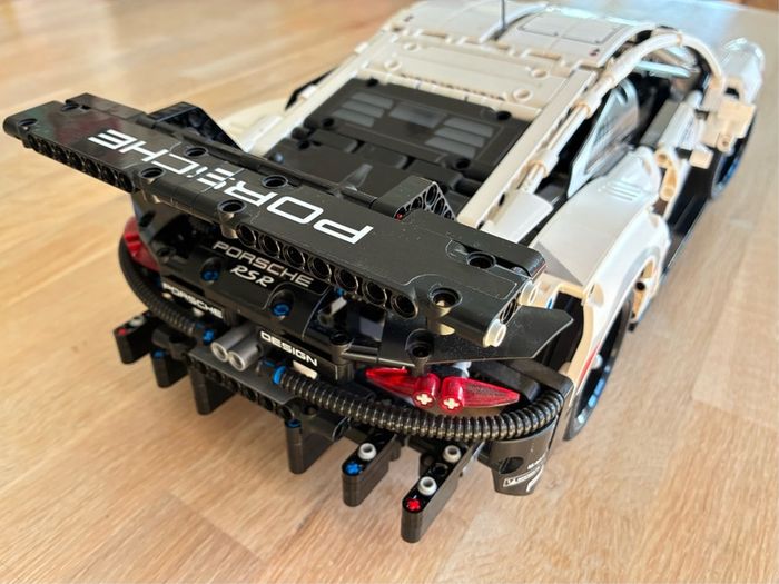 Lego Technic Porsche 911 RSR 42096