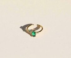 Elegant Emerald Green Zirconia Ring