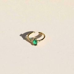 Elegant Emerald Green Zirconia Ring