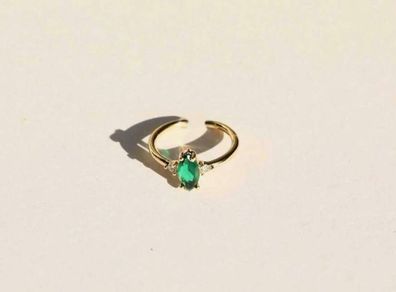 Elegant Emerald Green Zirconia Ring