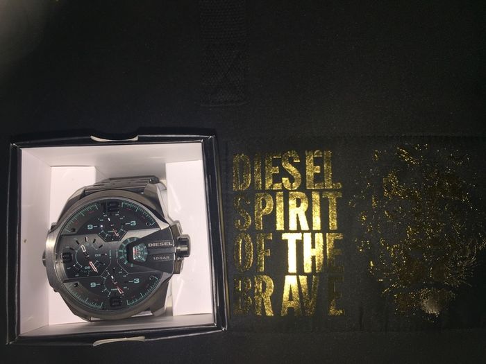 Diesel Uber Chief Gunmetal Watch broken