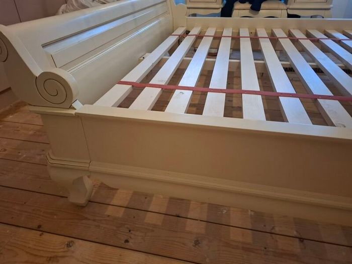 Chantilly Slay bed in french ivory