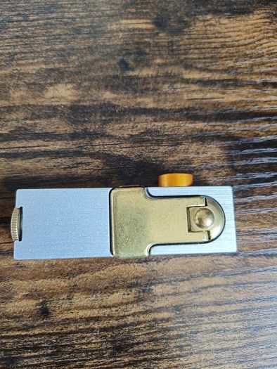 Fuel-less and Flame-less pocket cigarette lighter