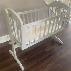 Mamas & Papas Swinging Crib