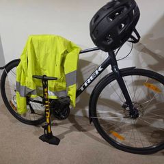 Trek FX 2 Disc Hybrid Size L (2023, Low Use),  Helmet, Pump and Jacket