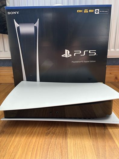 PS5 Digital Edition, 2x Controllers, Box & Cables