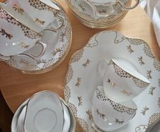 Fine bone China teaset Royal Tara gold white gilded 21 piece set