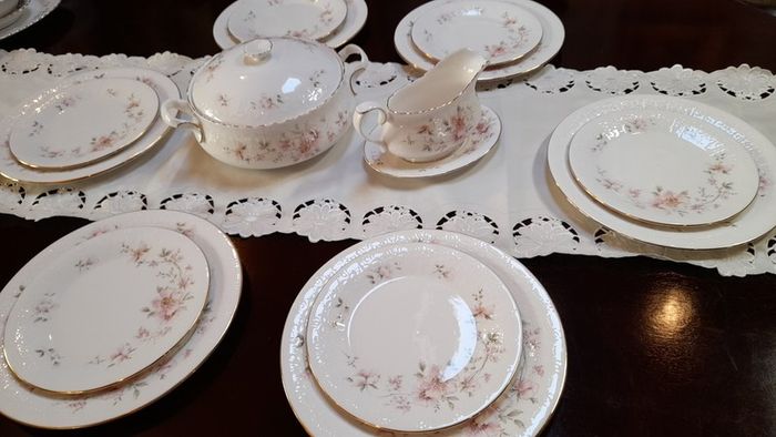 Royal Albert "For all seasons " dinner set