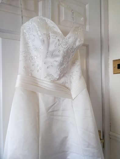New Wedding Dress Never Worn Size 10 / 12