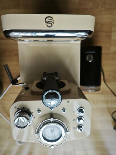 coffe machine and coffe grinder
