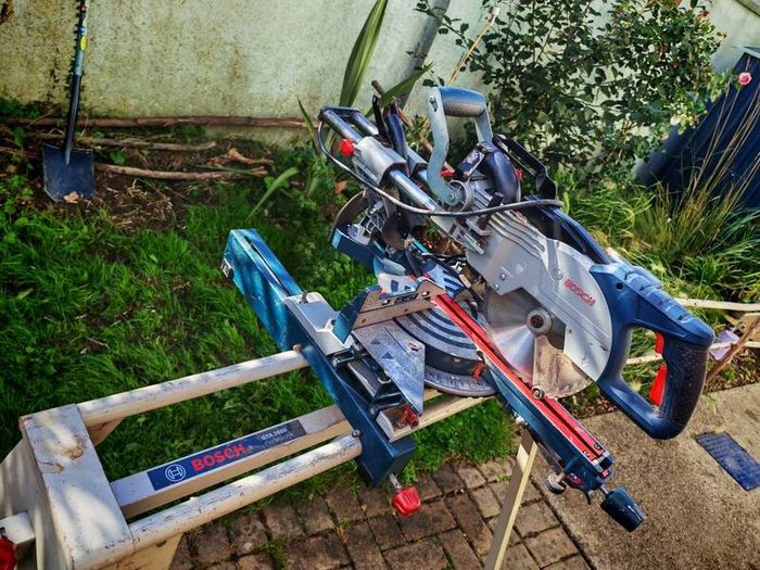 Mitre saw. Bosch professional.