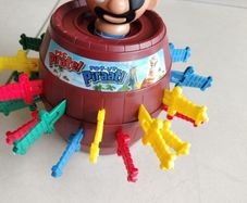 Tomy pop up pirate
