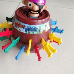 Tomy pop up pirate
