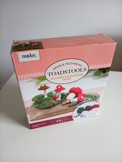 Needle Felting kit "toadstools"