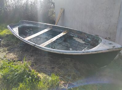 19ft Foot 'sullivans wide beam boat