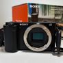 Sony ZVE-10 + Sony E 18-105mm f/4 lens (cage and 5 batteries) Image 2