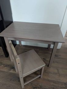 kids table and chair