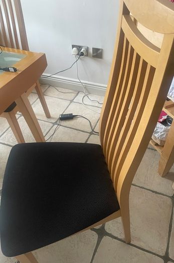 Extendable glass table and 6 dining chairs