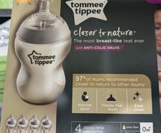 Tommee Tippee Closer to Nature Baby Bottles with Anti-Colic Valve (4 pack)