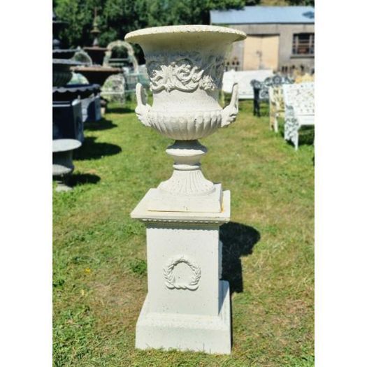 Urn on Pedestal White CH R 335C W