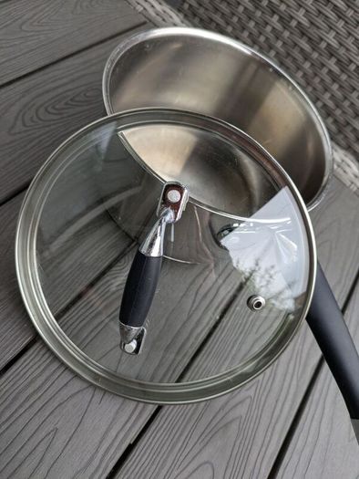 Stainless steel pot
