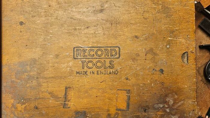 Record 050 combination plane