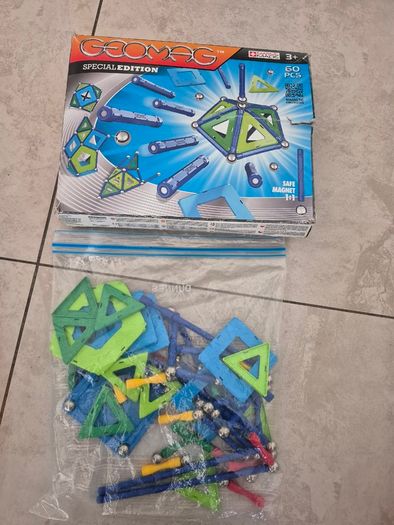 Magnetic tiles