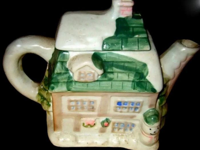 "The Cottages" Vintage Teapot Collection