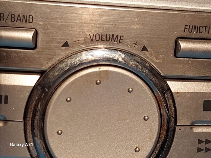 Sanyo Mini HiFi System, Radio, CD and Tape Cassette, Model DC-DA100, with 2 Sanyo Speakers, and Remote Control