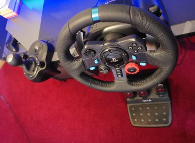 Logitech G29 steering wheel + gear shifter