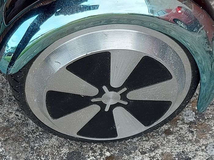 Hoverboard, no charger, not tested in very good cosmetic condition