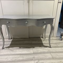 Bedroom or hall table 3 drawers solid wood great condition