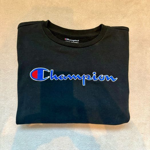 'Champion' black crewneck sweatshirt