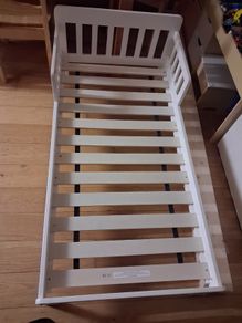 Toddler bed