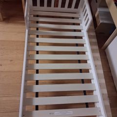 Toddler bed