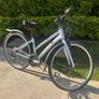 Hybrid bike Image 2