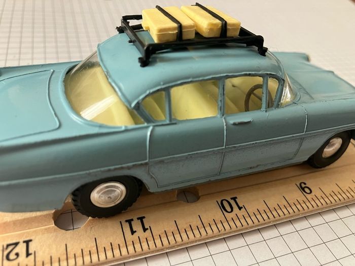 Spot on. 1:42. Vauxhall Cresta. With luggage. Mint condition.