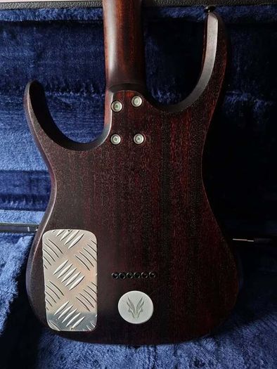 Hufschmid Tantalum Custom Masterbuilt Guitar w / Sidewynder Pickups (Delivery available)