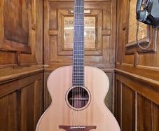 Lowden O-35