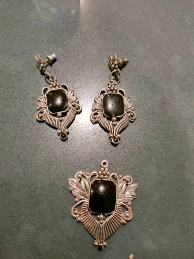 Vintage jewellery set
