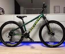 Carrera Vengeance Bike (Like New)