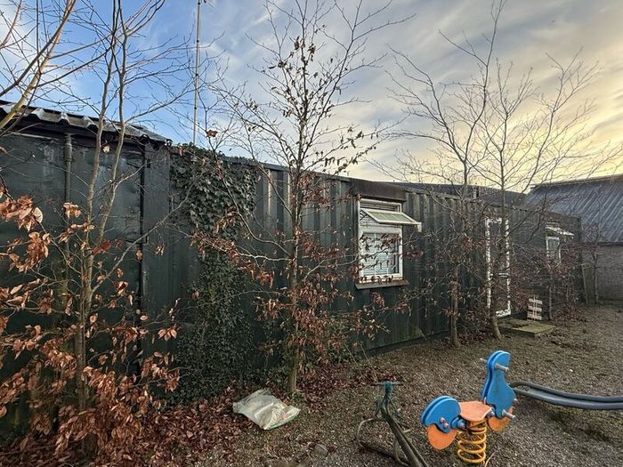Shipping container