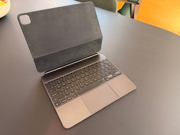 Apple Magic Keyboard for 13 inch iPad Pro